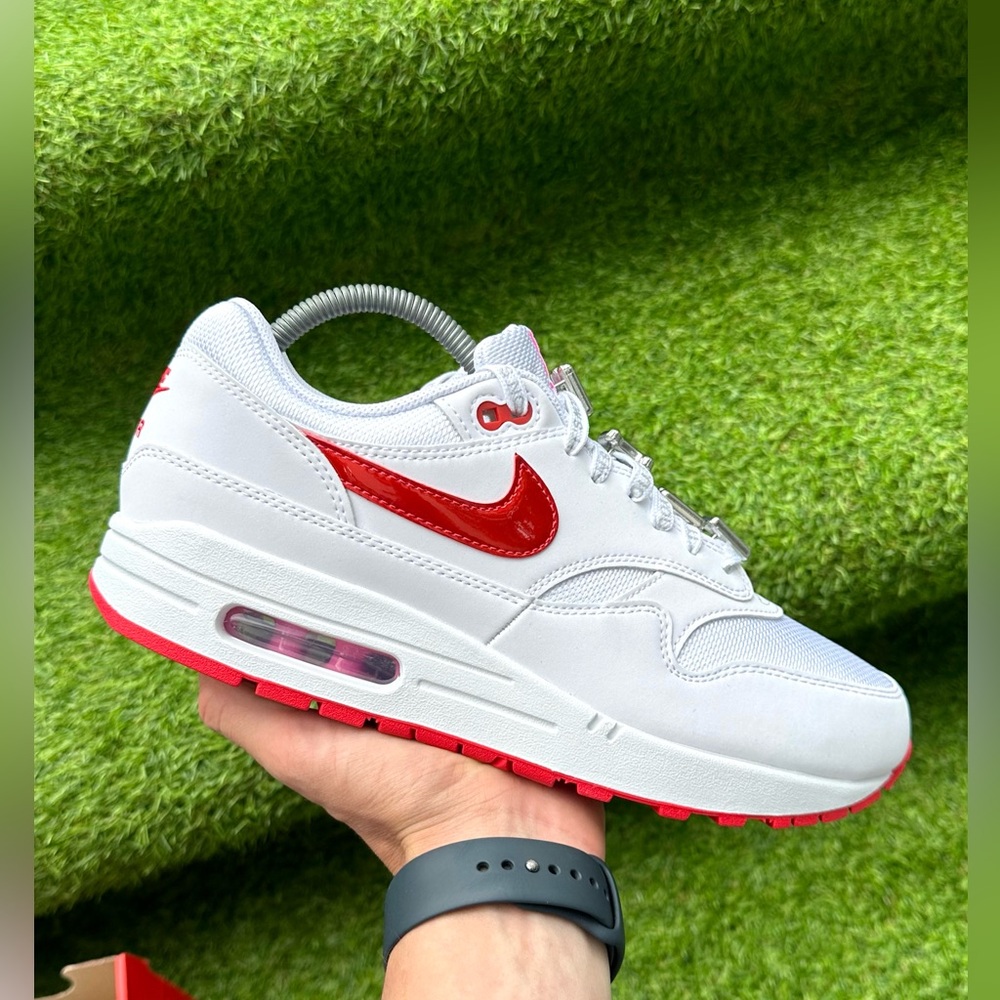 Nike Air Max 1 Premium Valentine's Day
Sneakers Men’s Shoes Size 8 Brand New